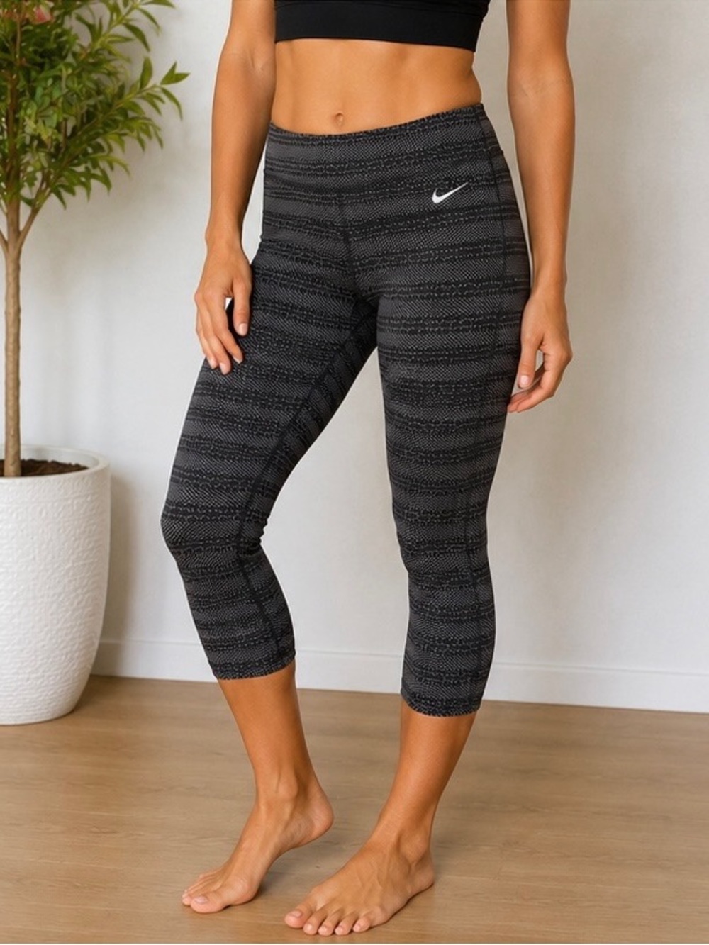 Nike Black Textured Dri-FIT Cropped Leggings